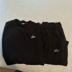 ALO Yoga woman’s sweat set
